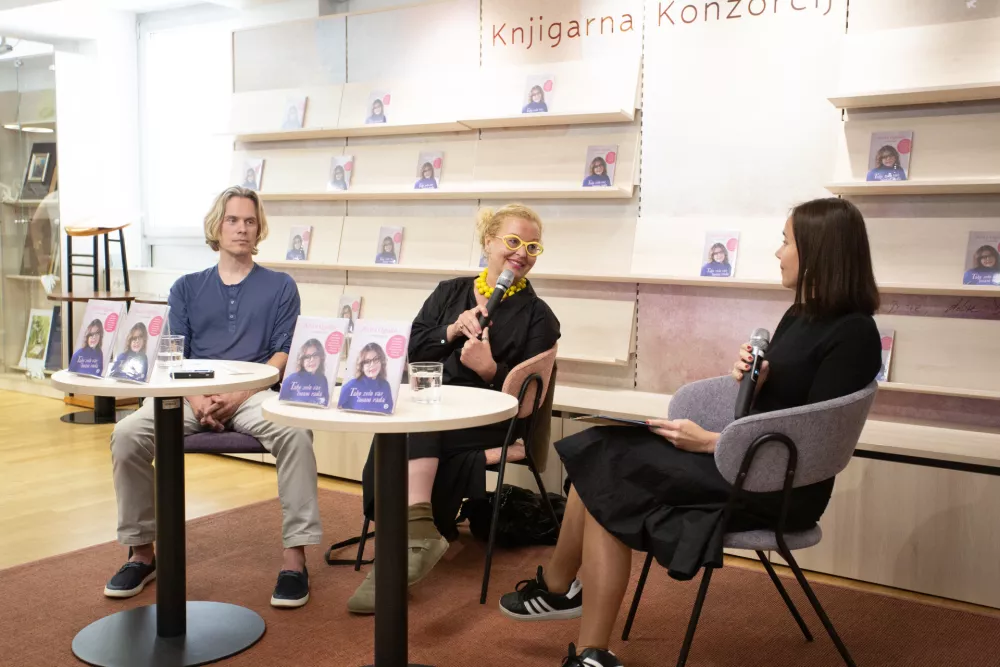 Predstavitev biografije Anite Ogulin / Foto: Sa&scaron;a Kovačič