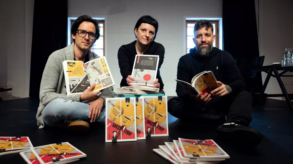 V Vodnikovi domačiji so Srečkonstrip takole predstavili ilustrator Jaka Vukotič, avtorica spremne besede Mateja Kralj in pisatelj Žiga X Gombač. Foto: Nada Žgank