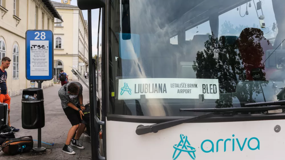 Avtobus, ki je startal v Ljubljani, si je do Jesenic nabral polurno zamudo. Foto:&nbsp;Bojan Velikonja