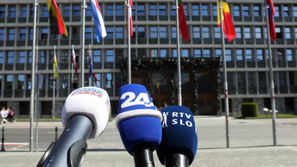 - 19.05.2022 &ndash; Simbolična fotografija - mediji - medijski zakon, mikrofon RTV, POP TV nova24 TV,  skup&scaron;čina Trg republike &ndash; Parlament//FOTO: Tomaž Skale