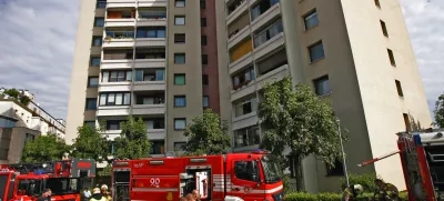 - požar - stanovanjski blok v ljubljanskem naselju Nove Jarše - Beblerjev trg 3. //FOTO: Tomaž Skale