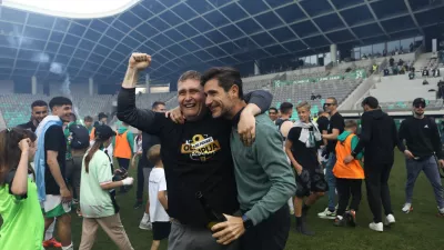 Trener Victor Sanchez (desno) je Olimpijo pripeljal na vrh slovenske lige.