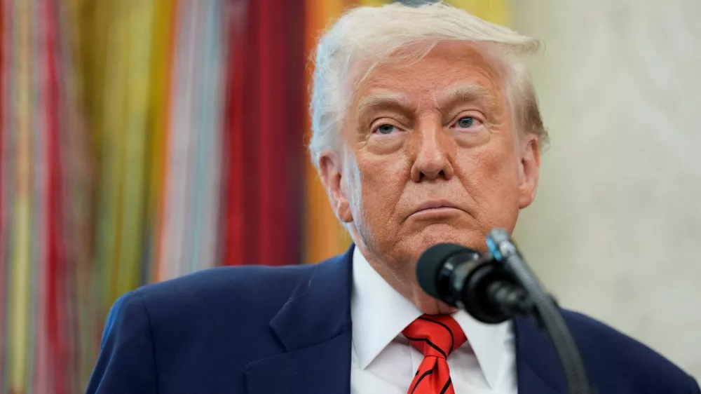 FILE PHOTO: U.S. President Donald Trump speaks during a swearing-in ceremony of Special Envoy Steve Witkoff in the Oval Office at the White House in Washington, D.C., U.S., May 6, 2025. REUTERS/Kent Nishimura/File Photo