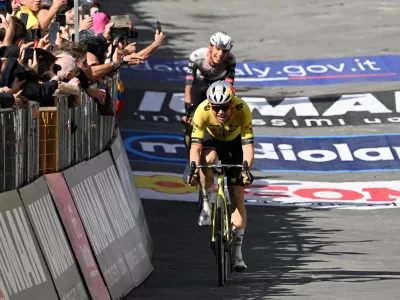 Cycling - Giro d'Italia - Stage 9 - Gubbio to Siena - Italy - May 18, 2025 Team Visma | Lease a Bike's Wout Van Aert in action before winning stage 9 REUTERS/Jennifer Lorenzini