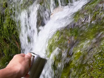 voda kozarec skodelica kamni&scaron;ka bistrica 