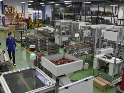 proizvodnja- DOMEL, elektromotorji in gospodinjski aparati d.o.o. Železniki, - globalni razvojni dobavitelj dovr&scaron;enih re&scaron;itev elektromotornih pogonov in komponent, temelječih na lastnih inovativnih tehnologijah - podjetje v pretežni lasti delavcev    ///FOTO: Luka CjuhaOPOMBA: ZA OBJAVO V PRILOGI &ndash; DNEVNIKOV OBJEKTIV - REPORTAŽA 2013