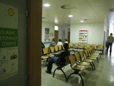 Zdravstveni dom Ljubljana Center, Metelkova, čakalnica//FOTO: Luka CjuhaOPOMBA: ZA OBJAVO V ČASOPISU DNEVNIK