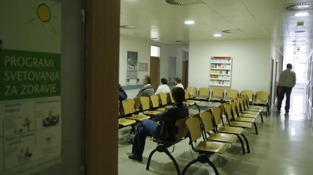 Zdravstveni dom Ljubljana Center, Metelkova, čakalnica//FOTO: Luka CjuhaOPOMBA: ZA OBJAVO V ČASOPISU DNEVNIK