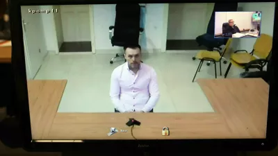 15.01.2025 - sodi&scaron;če, obtoženi Dino Muzaferović Cezar, osumljen umora na BrduSODNICA NE ŽELI BITI OBJAVLJENA, TAKO DA RAJE OBJAVI FOTOGRAFIJO, KJER JE NAMESTO SODNICE V KOTU STENSKA URAFoto: Tomaž Skale