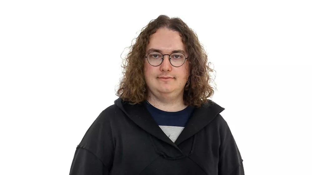 Ga&scaron;per Straži&scaron;arZA ONLINE - Redakcija Dnevnik 2024 - portreti za komentarje in kolumne - kolumnisti - komentatorji &ndash; novinarji - portret //FOTO: Luka Cjuha