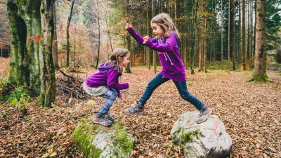Vsi otroci bi morali imeti lepo otro&scaron;tvo. / Foto: Istock