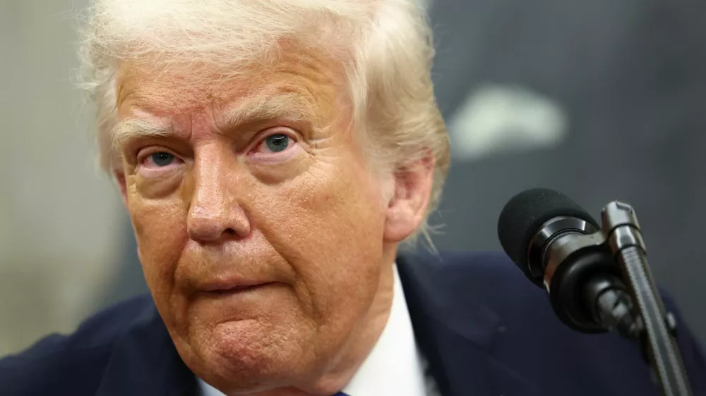 U.S. President Donald Trump holds a law enforcement event in the Oval Office of the White House in Washington, D.C., May 19, 2025. REUTERS/Kevin Lamarque