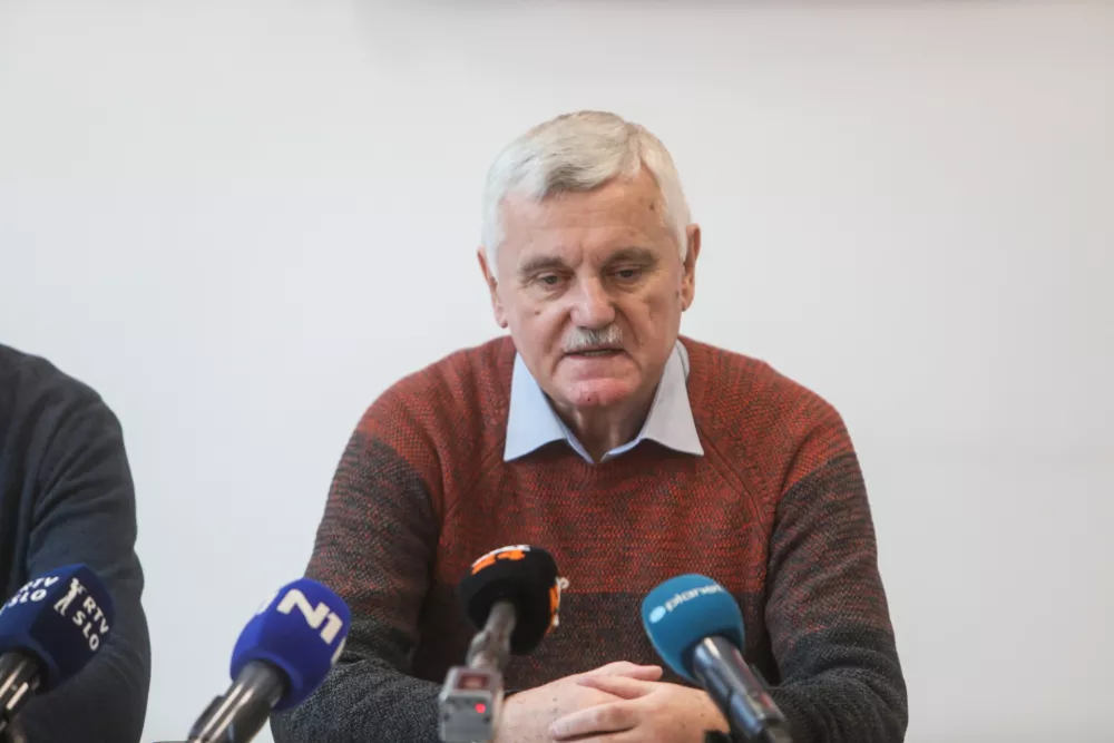 predsednik Sindikata državnih organov Slovenije Franči&scaron;ek Verk - 15.11.2023 &ndash; celodnevna stavka na sedmih upravnih enotah in krajevnih uradih &ndash; zaposleni zahtevali re&scaron;itev kadrovskih težav in vi&scaron;je plače - //FOTO: Bojan Velikonja