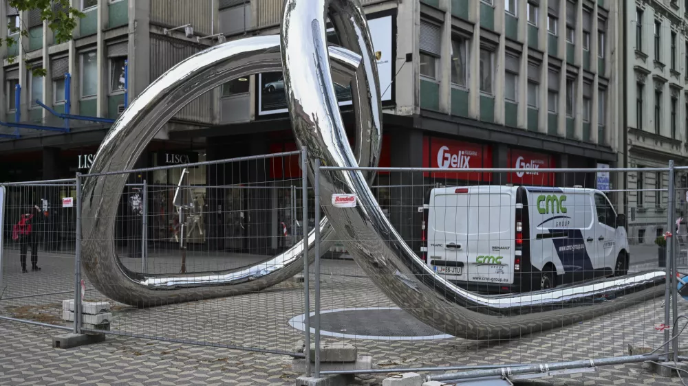 Vodna skulptura na Slovenski cesti Foto: Nik Erik Neubauer