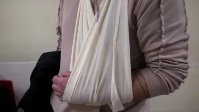 Napake ali zamude se pri izdaji bolni&scaron;kih listov občasno pripetijo v obdobjih dopustov, opažajo na ZZZS, včasih pa posamezniki pozno sporočijo potrebne podatke. Fotografija je simbolična. Foto: Nik Erik Neubauer