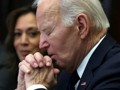 FILE PHOTO: U.S. President Joe Biden, flanked by U.S. Vice President Kamala Harris, attends a briefing on the federal response to the wildfires across Los Angeles, in the Roosevelt Room at the White House in Washington, U.S., January 9, 2025. REUTERS/Evelyn Hockstein/File Photo