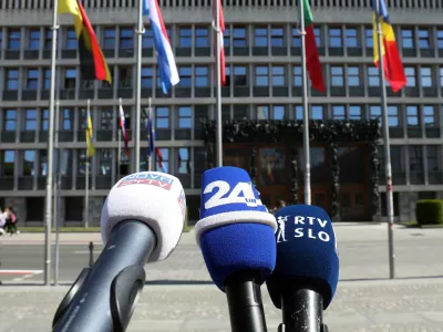 - 19.05.2022 &ndash; Simbolična fotografija - mediji - medijski zakon, mikrofon RTV, POP TV nova24 TV,  skup&scaron;čina Trg republike &ndash; Parlament//FOTO: Tomaž Skale