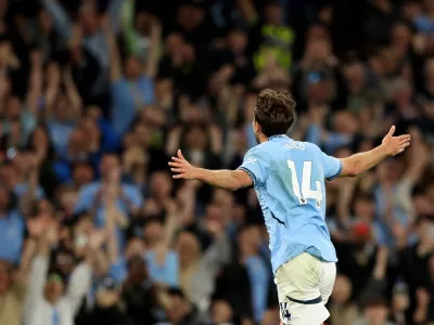 Soccer Football - Premier League - Manchester City v AFC Bournemouth - Etihad Stadium, Manchester, Britain - May 20, 2025 Manchester City's Nicolas Gonzalez celebrates scoring their third goal REUTERS/Scott Heppell EDITORIAL USE ONLY. NO USE WITH UNAUTHORIZED AUDIO, VIDEO, DATA, FIXTURE LISTS, CLUB/LEAGUE LOGOS OR 'LIVE' SERVICES. ONLINE IN-MATCH USE LIMITED TO 120 IMAGES, NO VIDEO EMULATION. NO USE IN BETTING, GAMES OR SINGLE CLUB/LEAGUE/PLAYER PUBLICATIONS. PLEASE CONTACT YOUR ACCOUNT REPRESENTATIVE FOR FURTHER DETAILS..