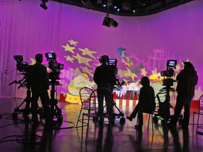 snemanje oddaje Praznične zgodbe iz &scaron;koljke - posebna oddaja za gluhe in naglu&scaron;ne- RTV - Radiotelevizija Slovenija - Televizija SLO - ilustrativna fotografija//FOTO: Bojan Velikonja