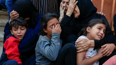 Mourners react during the funeral of Palestinians killed in Israeli strikes, at Nasser hospital, in Khan Younis, southern Gaza Strip, May 21, 2025. REUTERS/Hatem Khaled   TPX IMAGES OF THE DAY