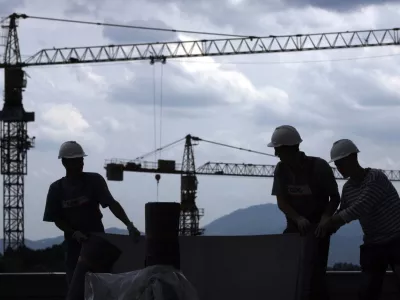 - sezonska zaposlitev tujcev v Sloveniji - tujci - sezonski delavci - tuja delovna sila - sezonsko delo v gradbeni&scaron;tvu, GPG,//FOTO: Luka CjuhaOPOMBA: ZA OBJAVO V PRILOGI &ndash; DNEVNIKOV OBJEKTIV - REPORTAŽA