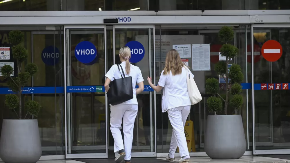  - 09.01.2024 &ndash; opozorilna stavka zdravnikov in zobozdravnikov - zdravniki in zobozdravniki zaradi neuresničenih zavez vlade iz že sklenjenih sporazumov opozorilno stavkali. protest //FOTO: Nik Erik Neubauer 