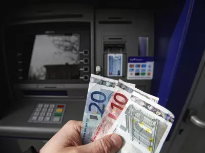 - bankomat - dvig gotovine - gotovina - evrobankovci - denar //// Foto: Luka Cjuha