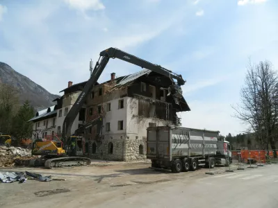 Ru&scaron;enje hotela Zlatorog Bohinj april 2021