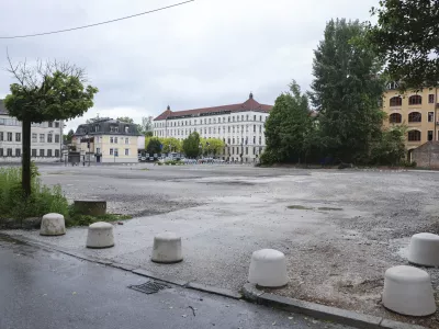 Preden bo ministrstvo za visoko &scaron;olstvo, znanost in inovacije lahko začelo gradnjo nove stavbe NUK II, bo moralo končati več drugih opravil. Foto: Jaka Gasar