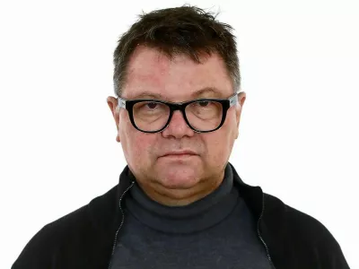 Miha &Scaron;tamcar- Redakcija Dnevnik 2024 - portreti za komentarje in kolumne - kolumnisti - komentatorji &ndash; novinarji - portret //FOTO: Luka Cjuha