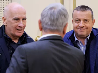 Ljubljana, vlada.Srecanje predsednika vlade s predstavniki gospodarskih zdruzenj in organizacij.Ustanovitelj in lastnik podjetja Akrapovic Igor Akrapovic, predsednik SBC Joc Pececnik.