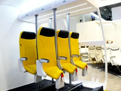 Ali bi bili pripravljeni za nizko ceno letalske karte med poletom stati? / Foto: Profimedia via&nbsp;Aviointeriors