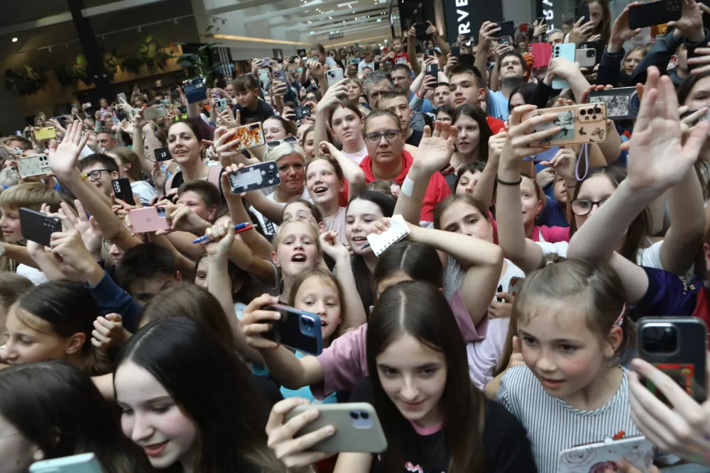 22.05.2025 - Aleja - Skrito v raju druženje z igralci serije Foto: Luka Cjuha