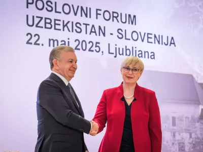 Ljubljana, Grand Plaza Hotel.Uradni obisk uzbekistanskega predsednika Savkata Mirzijojeva.Slovensko-uzbeski poslovni forum, ki ga v okviru obiska uzbekistanske delegacije v Sloveniji pripravlja agencija Spirit.