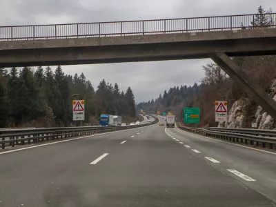 - primorska avtocesta - avtocestni odsek Vrhnika &ndash; Postojna&nbsp;- 07.12.2022 - 50. obletnica prvega avtocestnega odseka Vrhnika&ndash;Postojna v Sloveniji in tudi v takratni Jugoslaviji - gradnja se je začela 22. maja 19, uradno odprtje je bilo 29.decembra 1972&nbsp;//FOTO: Luka Cjuha