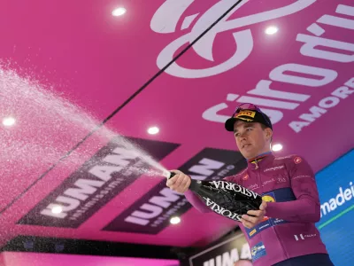 22 May 2025, Italy, Viadana: Danish cyclist Pedersen Mads of Lidl-Trek with cyclamen jersey celebrates after the twelfth stage of the 108th Giro d'Italia cycling race, 172km from Modena to Viadana (Oglio-Po). Photo: Fabio Ferrari/LaPresse via ZUMA Press/dpa