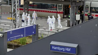 23 May 2025, Hamburg: Police and forensics on duty at the scene after several people were seriously injured in a knife attack at Hamburg Central Station. Photo: Georg Wendt/dpa