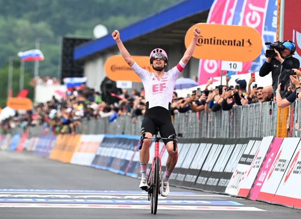 Cycling - Giro d'Italia - Stage 14 - Treviso to Nova Gorica - Slovenia - May 24, 2025 EF Education - EasyPost's Kasper Asgreen celebrates as he crosses the line to win stage 14 REUTERS/Jennifer Lorenzini