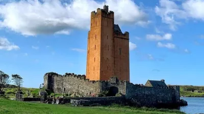 Grad z bočnim stolpom že na prvi pogled spominja na druge irske gradove, ki so jih gradili lokalni klani in ki so se ukvarjali s pomorstvom in ribolovom. IG/Jeremyirons