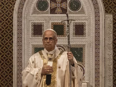 25 May 2025, Italy, Rome: Pope Leo XIV leads a holy mass in the Roman Cathedral in the Papal Basilica of Saint John Lateran in Rome. Pope Leo XIV declared himself a Roman and completed the formalities to become bishop of Rome. Photo: Oliver Weiken/dpa