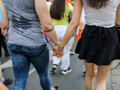 - simbolična fotografija - istospolnost - Istospolna usmerjenost ali homoseksualnost - LGBT skupnost- 19.06.2021 - Parada ponosa 2021 in Balkanski Trans Inter mar&scaron; &ndash; protestni pohod po ulicah Ljubljane //FOTO: Bojan Velikonja