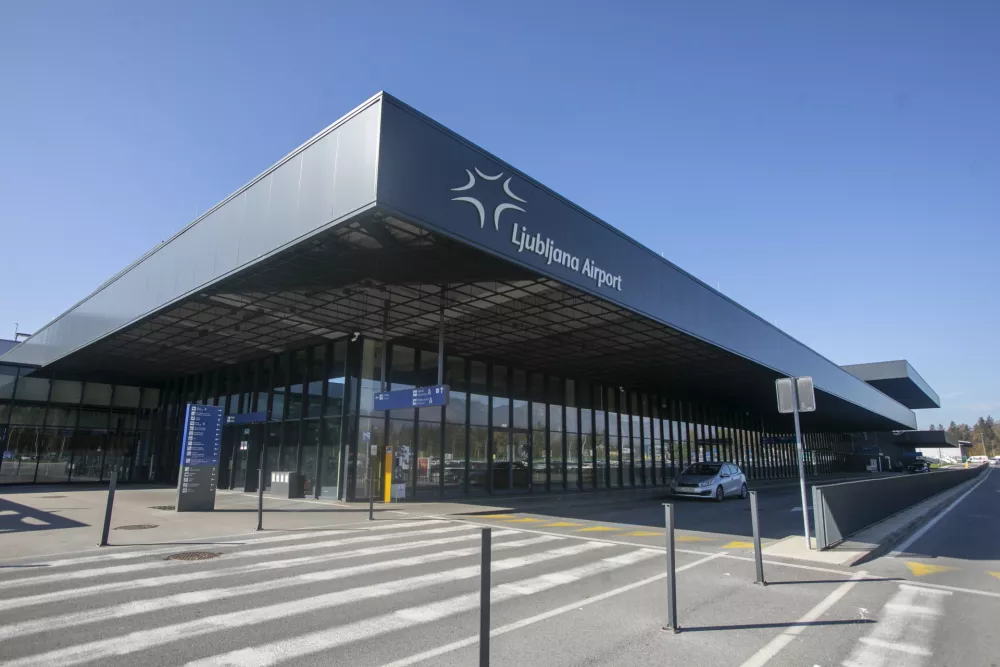 31.10.2024 - Letali&scaron;če Jožeta Pučnika Ljubljana - Fraport Slovenija Upravljavec ljubljanskega letali&scaron;ča.FOTO: LUKA CJUHA