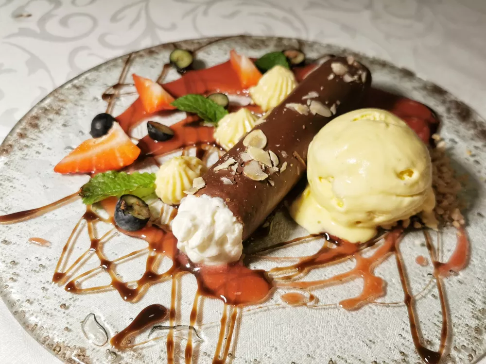 Celjska rolca, Gostilna O&scaron;tirka