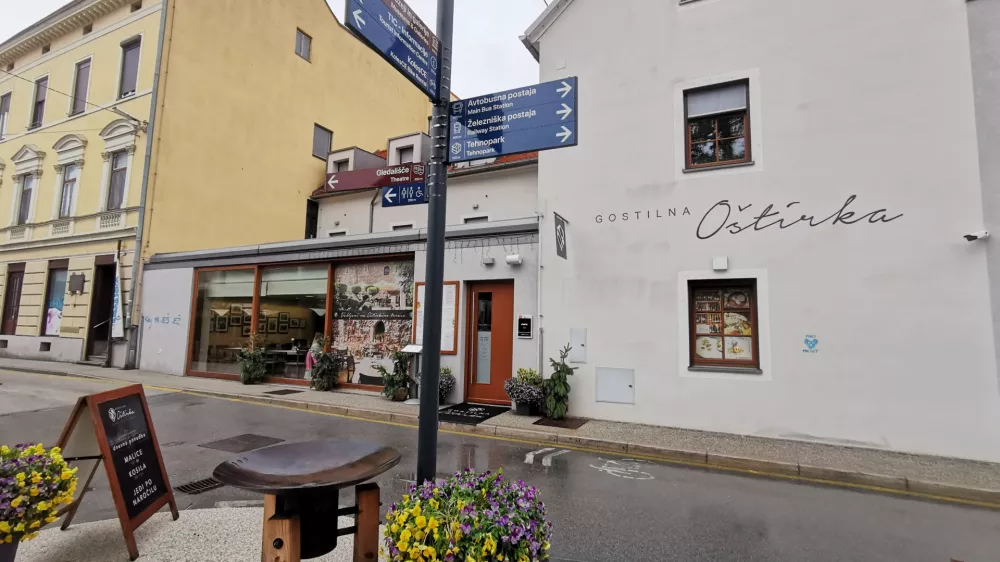 Gostilna O&scaron;tirka