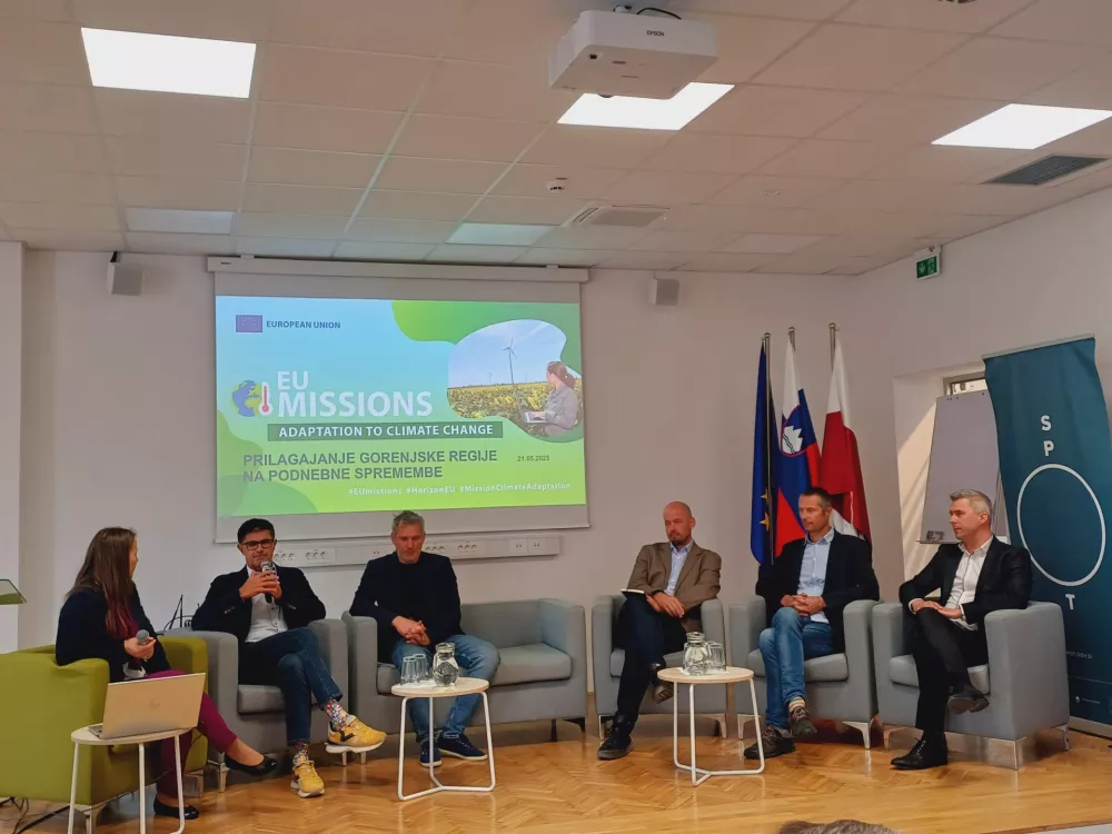 Brez prilagajanja na podnebne spremembe bodo njihove posledice v regiji dolgoročne, so bili složni govorci okrogle mize v Kovačnici. Foto: Tina Jereb