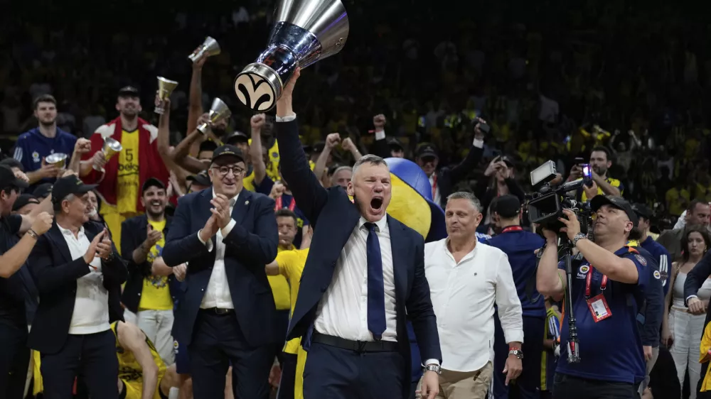 &Scaron;arunas Jasikevičius se je močno razveselil prvega evroliga&scaron;kega uspeha v vlogi trenerja. Foto: AP