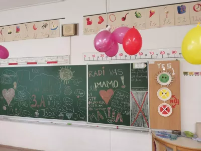 Ne le ob koncu &scaron;olskega leta, bolj pozorni učenci učitelje s pozornostmi radi razveselijo tudi ob njihovem osebnem prazniku. Foto: Osebni arhiv Mateje Jenko Medar