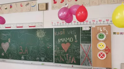 Ne le ob koncu &scaron;olskega leta, bolj pozorni učenci učitelje s pozornostmi radi razveselijo tudi ob njihovem osebnem prazniku. Foto: Osebni arhiv Mateje Jenko Medar