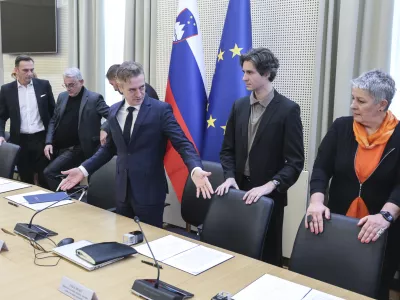 Lidija Jerkič, Luka Mesec, Matjaž Han, Robert Golob, Klemen Bo&scaron;tjančič, Marjan Trobi&scaron;- 02.04.2025 - podpis dogovora socialnih partnerjev o noveli zakona o pokojninskem in invalidskem zavarovanju, na katerem bodo predstavili usklajene spremembe sistema pokojninskega in invalidskega zavarovanja//FOTO: Jaka Gasar