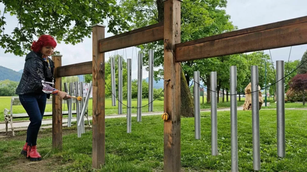 Zvočna zelenica v Celju: vetrne pi&scaron;čali pomirjajo in ustvarjajo posebne vibracije